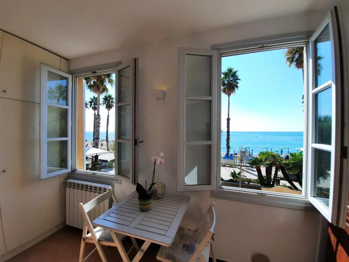 Villa Finestre Sul Mare San Lorenzo al Mare Italien
